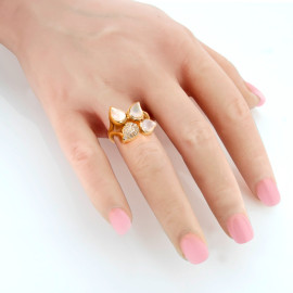 Prsteň z ružového zlata so zirkónmi a perleťou