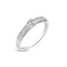 Zásnubný prsteň s diamantmi z bieleho zlata