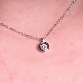 Náhrdelník s diamantom 