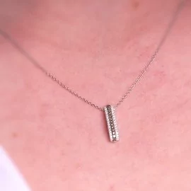 Náhrdelník s hnedými a bielymi diamantmi 