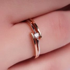 Zásnubný prsteň s diamantom