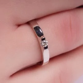 Zásnubný prsteň s diamantom