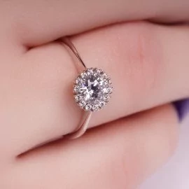 Zásnubný prsteň so zirkónmi z bieleho zlata 