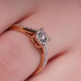 Zásnubný prsteň s diamantmi