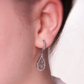 Visiace náušnice z bieleho zlata so zirkónmi 