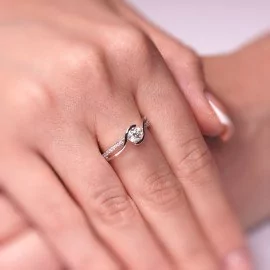 Zásnubný prsteň s diamantm a vlnovým dizajnom