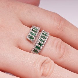 Diamantový prsteň so smaragdom z 18k bieleho zlata