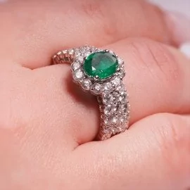 Diamantový prsteň so smaragdom z 18k bieleho zlata