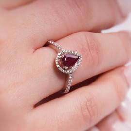 Prsteň z 18k bieleho zlata s rubínom a diamantmi - Laney