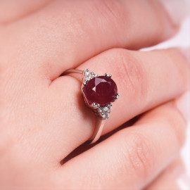 Prsteň z 18k bieleho zlata s rubínom a diamantmi - Paula