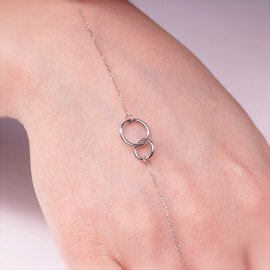 Náramok s prepojenými kruhmi 