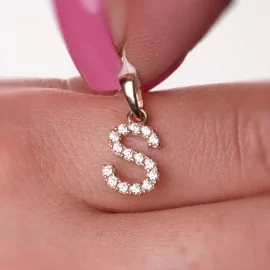 Elegantný prívesok písmeno S so zirkónmi - Astrid