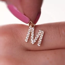 Elegantný prívesok písmeno M so zirkónmi - Jessi