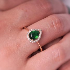 Prsteň v tvare slzy so simulovaným smaragdom a zirkónmi - Holland