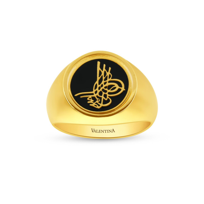 Pánsky prsteň zo žltého zlata s čiernym emailom a zlatým ornamentom 